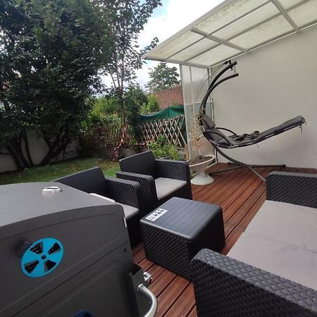 Chambre Prive Dans Une Maison Avec Terrasse Et Jardin Salles De Bain Partagees Lille Exterior photo