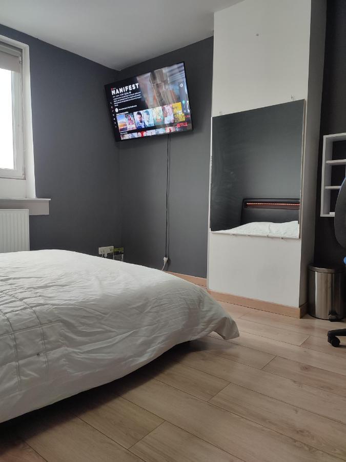Chambre Prive Dans Une Maison Avec Terrasse Et Jardin Salles De Bain Partagees Lille Exterior photo